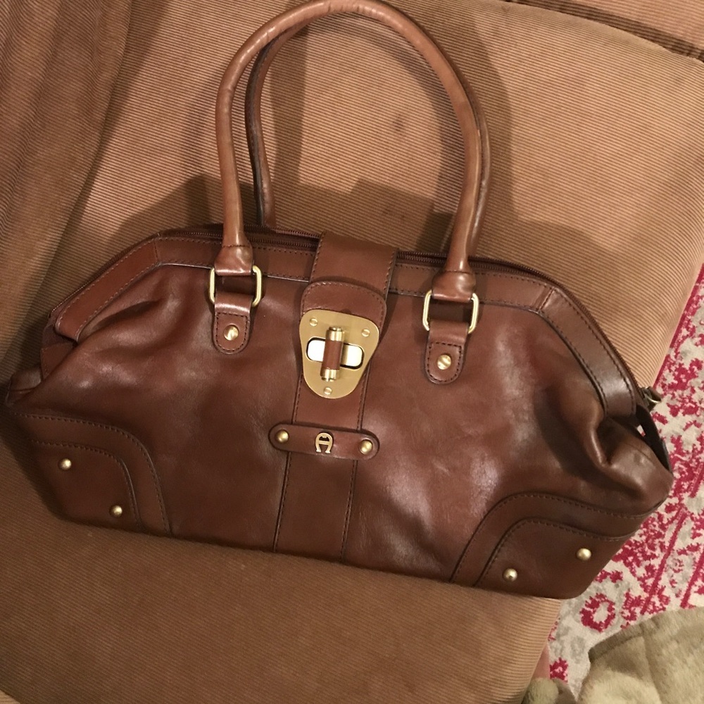 Brown leather shoulder bag